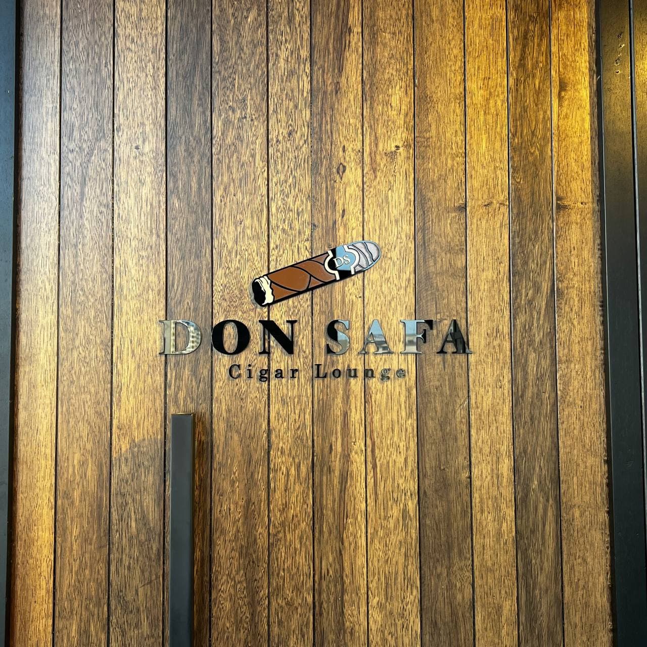 Don Safa — bar detail